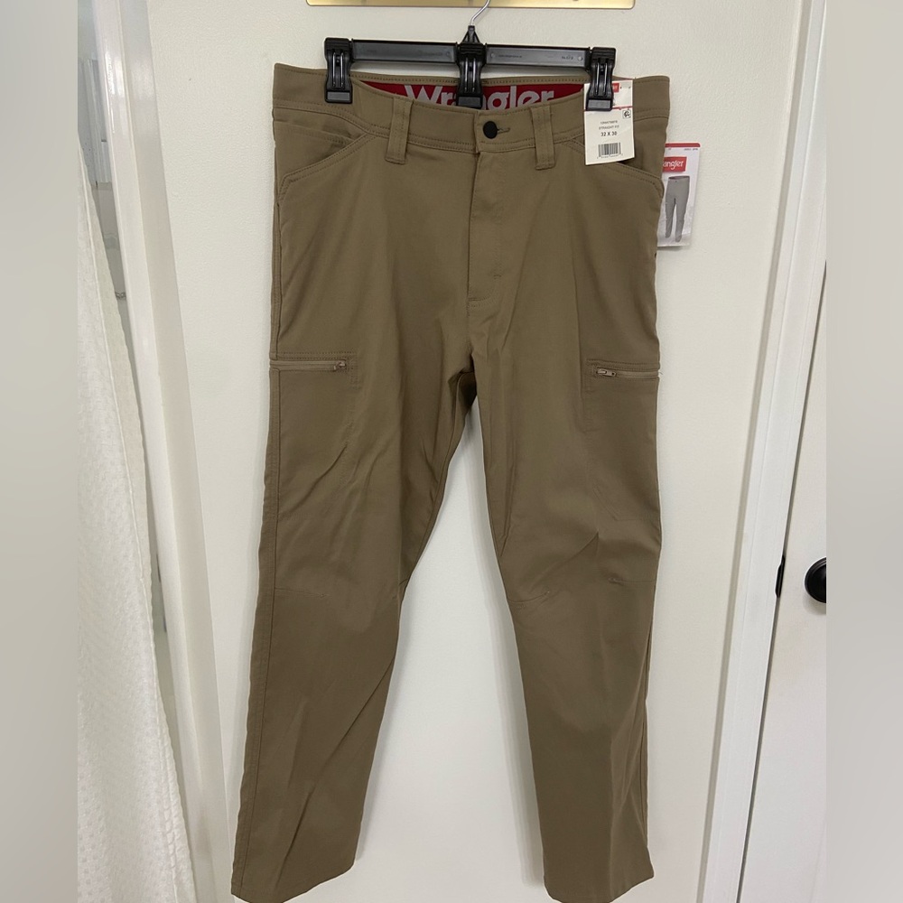 Wrangler Men's Khaki Straight Performance Chinos